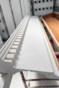 Corniche en staff forme de piano